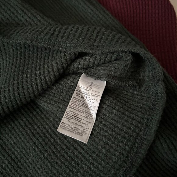 Two Old Navy Women's Waffle Knit Long Sleeve 3-Button Henley Tops Green Burg XS - Picture 10 of 11